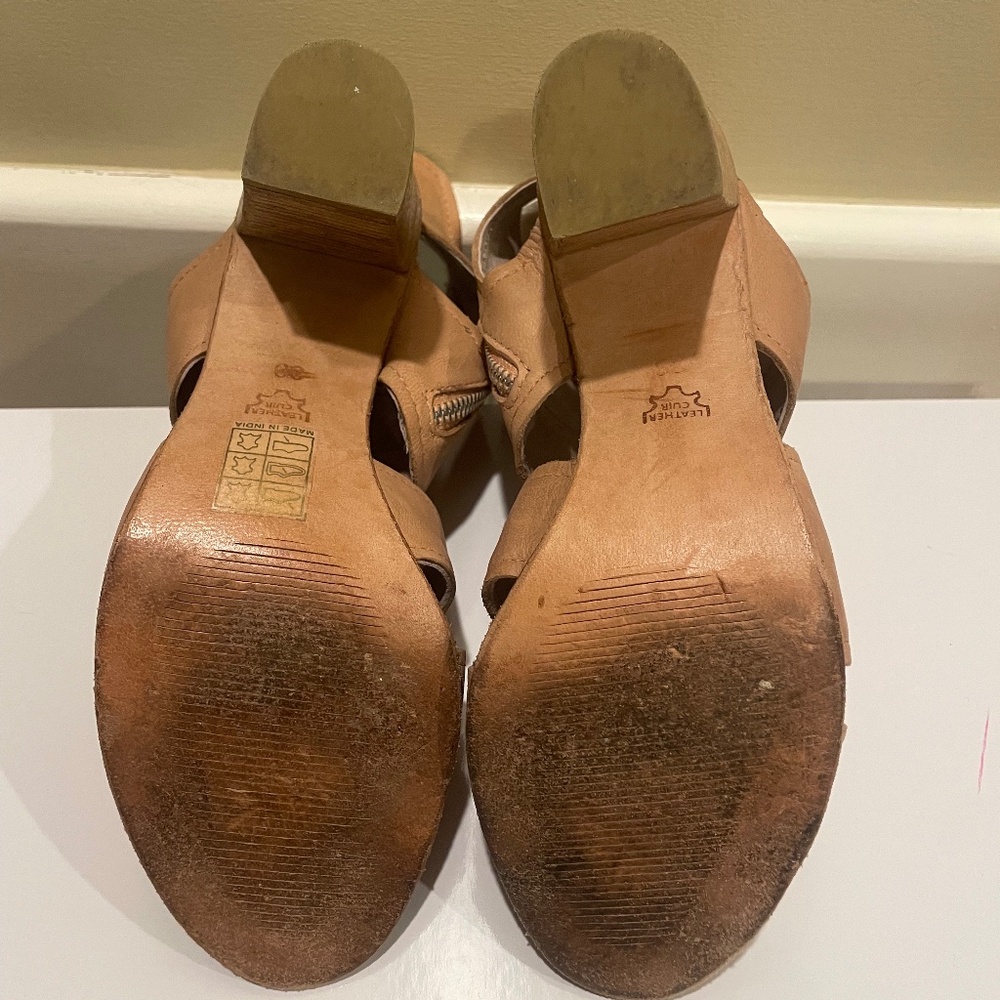 Free People Effie Stacked Block Heel Cut out Bootie Sz 38 (US 7.5/8) - Picture 14 of 16